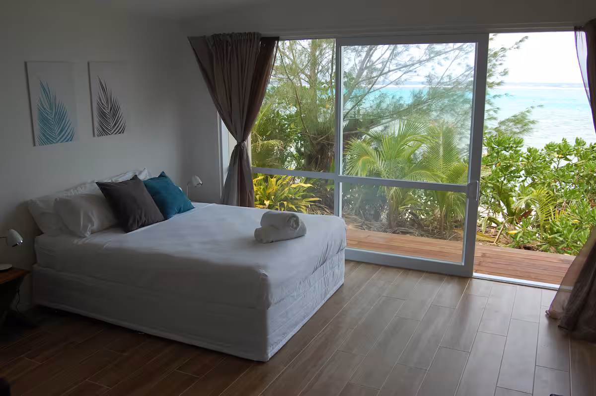 Tavake Beachfront Bungalow - Image 7